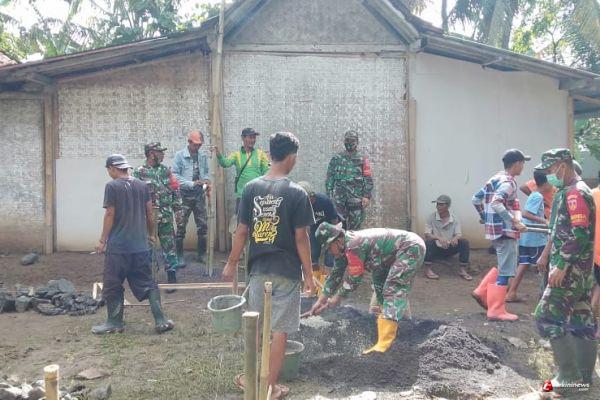 Hidup Sebatang Kara, Azhari dan Ibu Sikar Dibuatkan Rumah ...